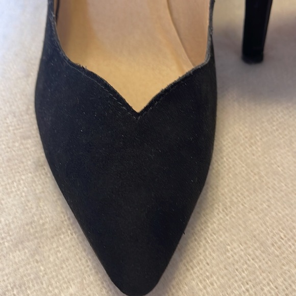 New without box! Chinese Laundry, black, faux Suade heels. Size 9 - Picture 2 of 6